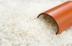 如何选购大米 大米淘洗时有油腻感是怎么回事？